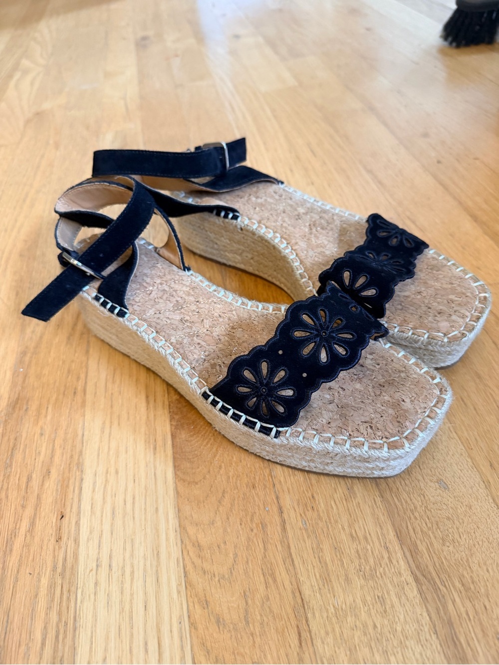 Ladies Size 11M Crown Vintage Black Suede Floral Cutout Espadrille Wedge Sandals